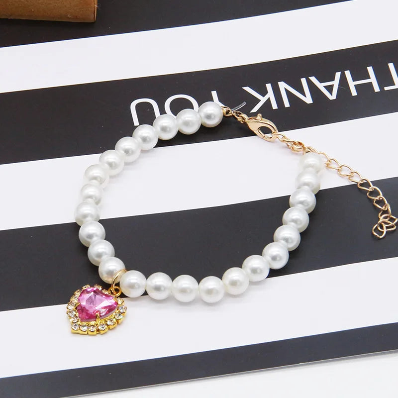 Collier de perles pour chat avec coeur rose