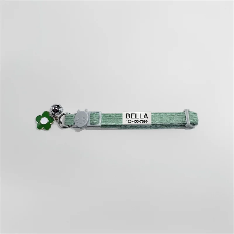 Collier pour chat gravé avec pendentif fleur vert