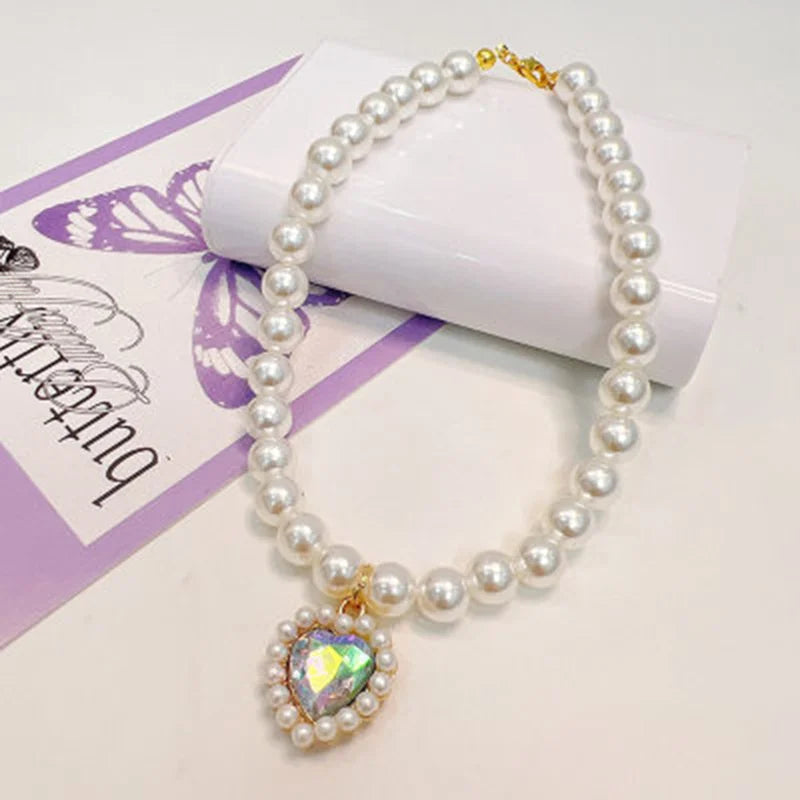 Collier de perles pour chat avec coeur blanc strass