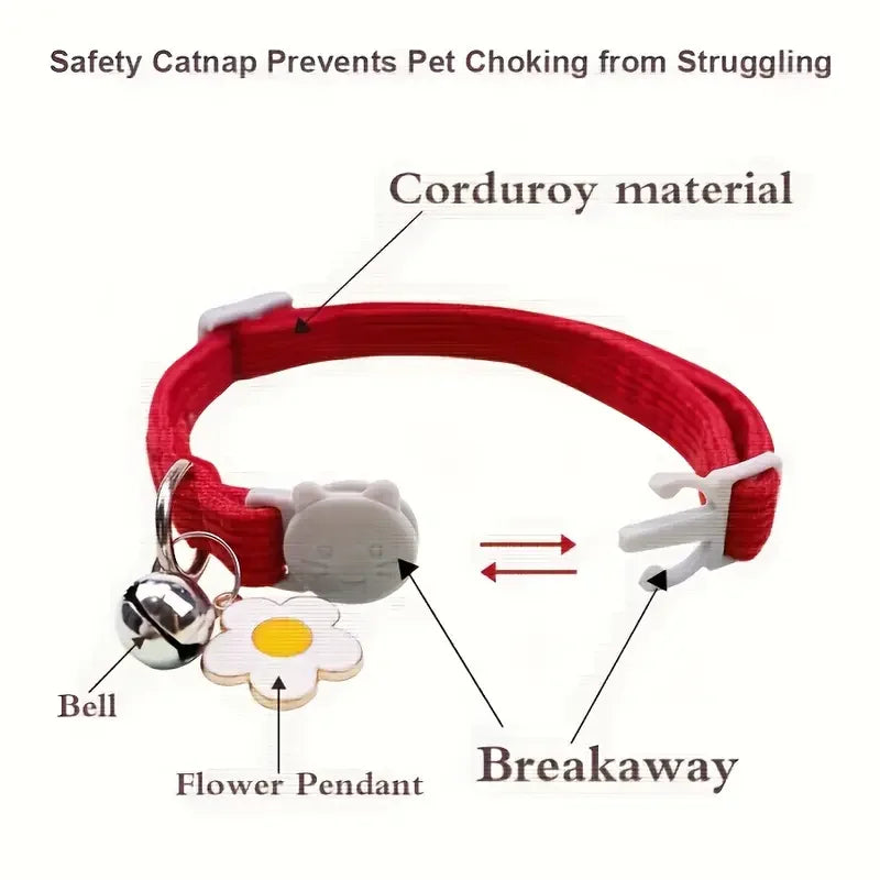 Collier gravé pour chat avec fleur vue de détail