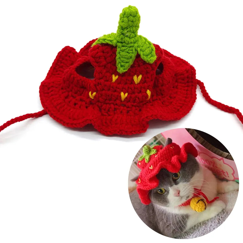 Bonnet fraise pour chat en crochet rouge tricoté main | Chic et Chat