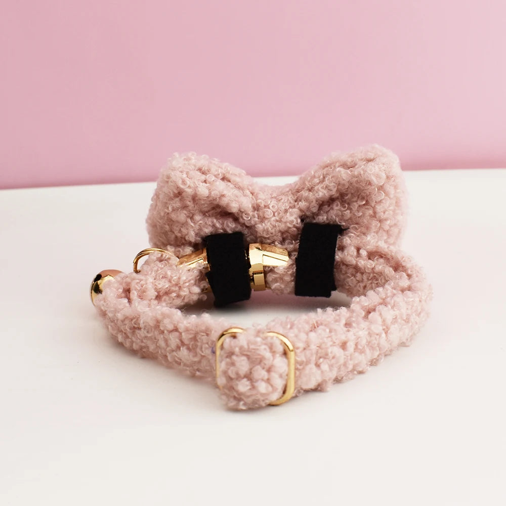 Collier pour chat effet moumoute vue de côté