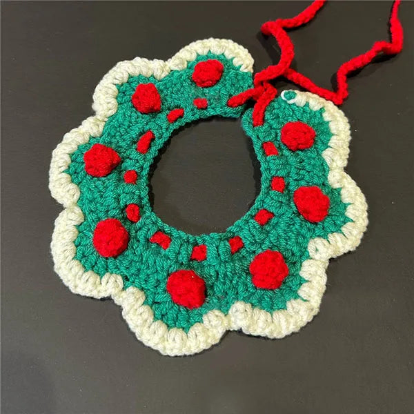 Collerette de Noël au crochet pour chat vert à pois rouges