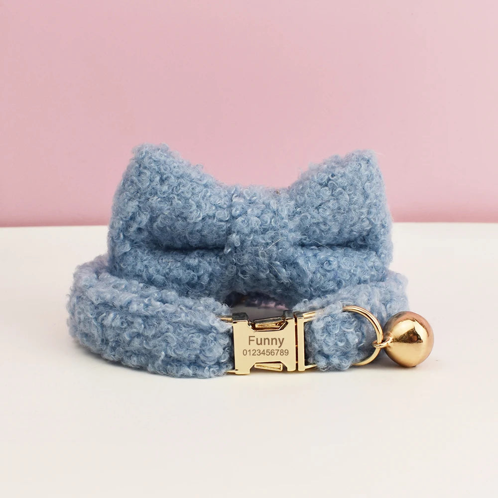 Collier personnalisé effet moumoute bleu ciel avec noeud