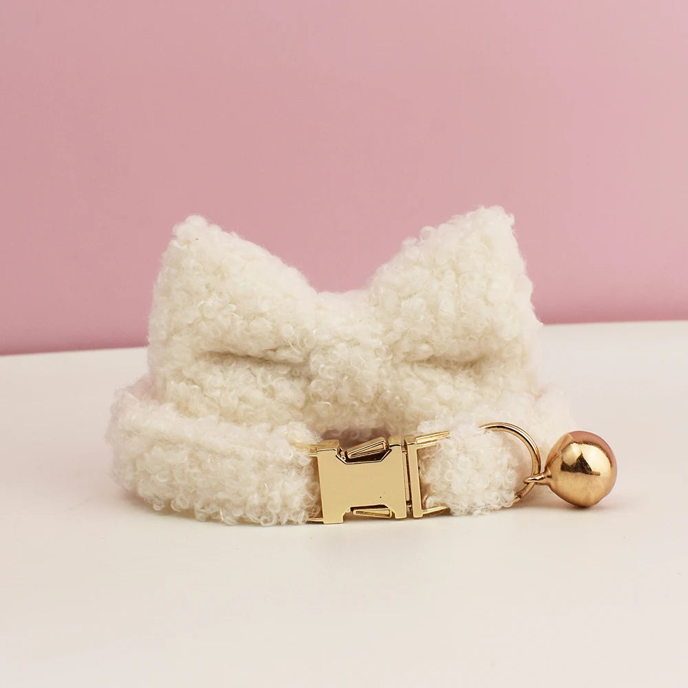 Collier personnalisé effet moumoute blanc crème avec noeud