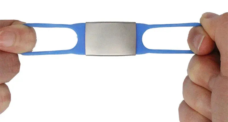 plaque gravée pour collier bleu