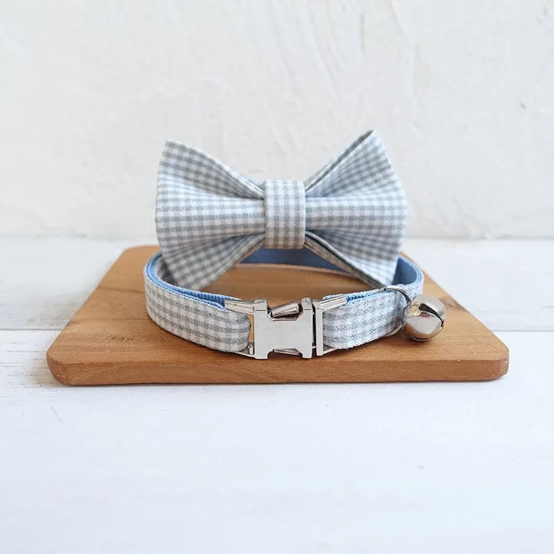 collar de lujo personalizado azul con pajarita grabado | Chic et Chat
