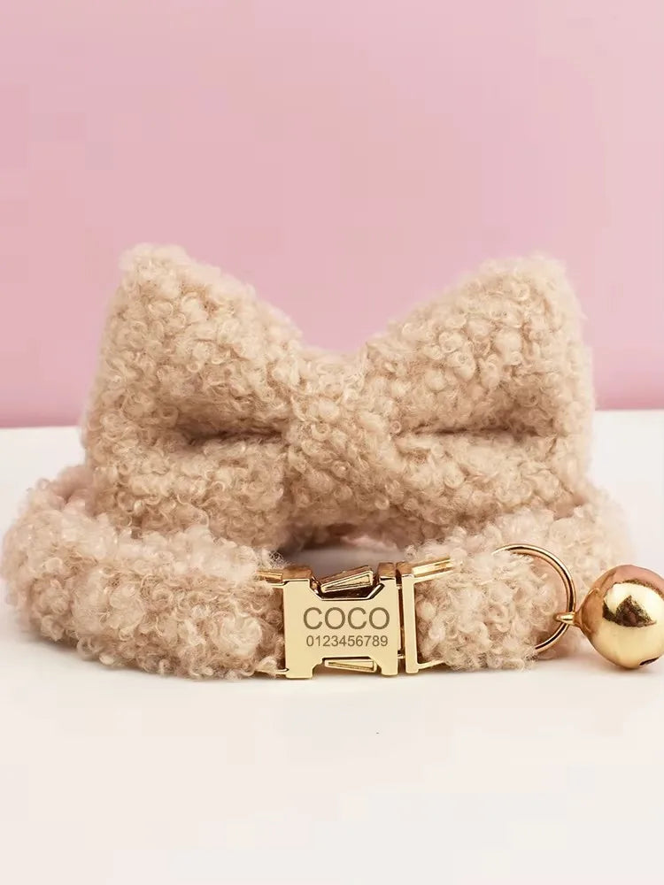 Collier pour chat effet moumoute vue de près