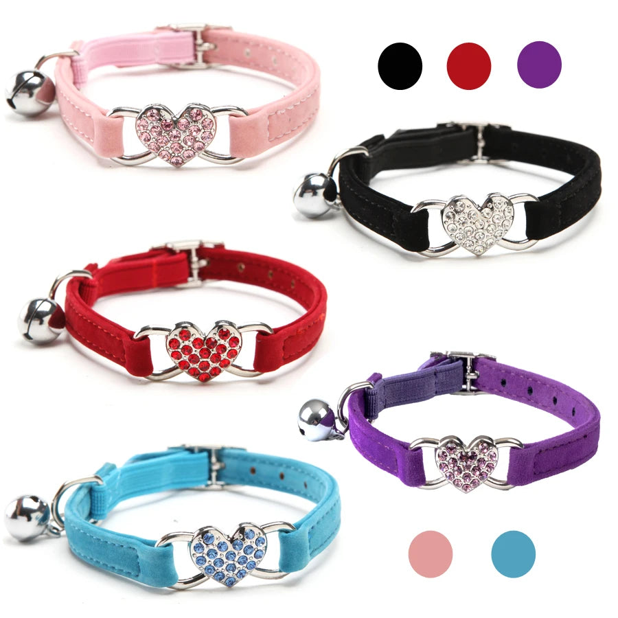 Collier pour chat coeur en strass vue d'ensemble