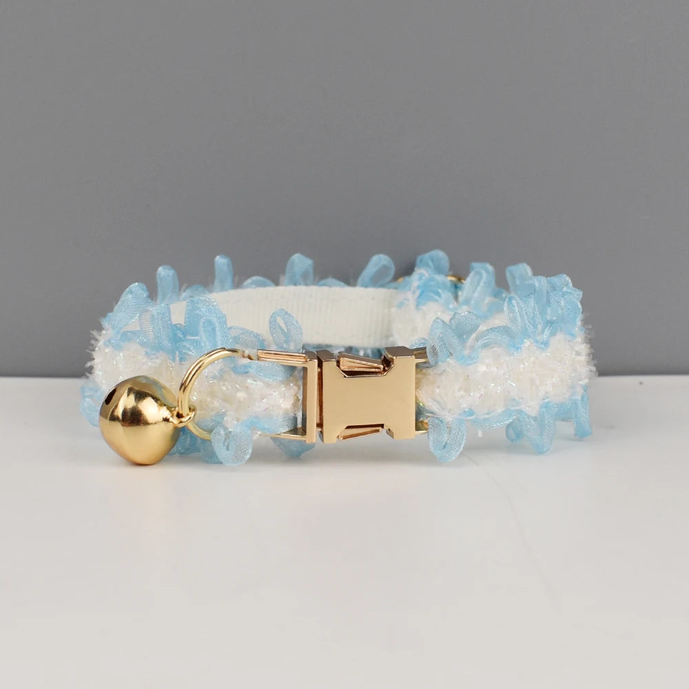 collier pour chat en dentelle blanc et bleu
