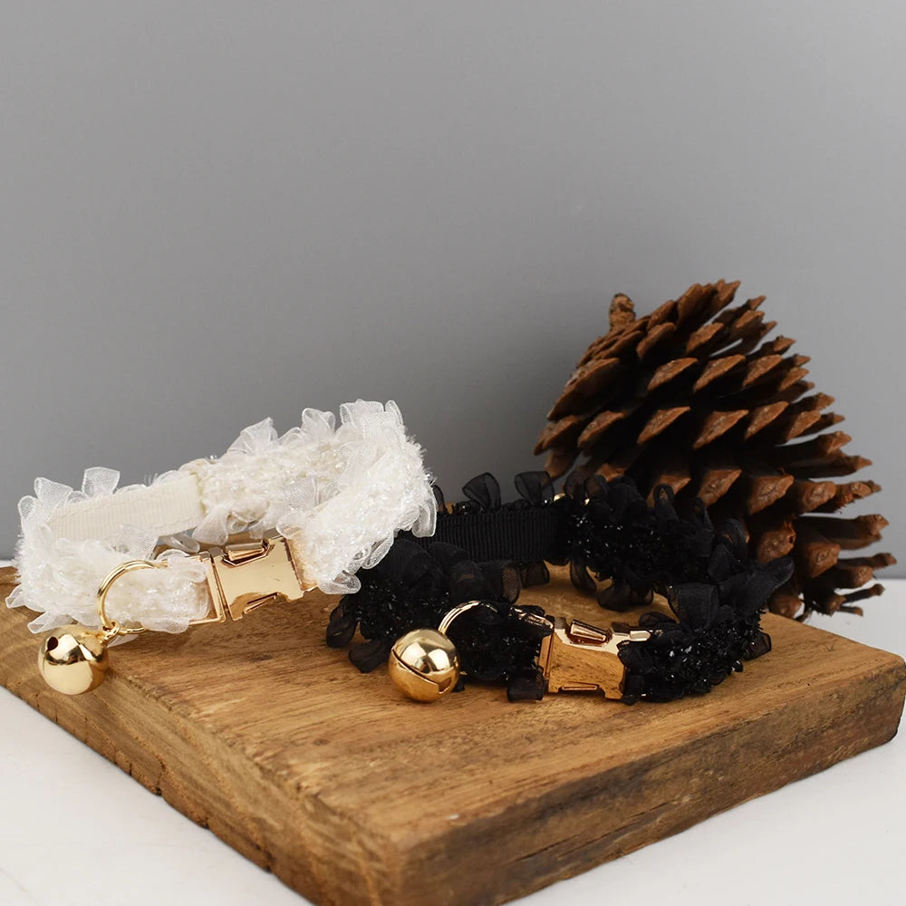 collier pour chat en dentelle blanc et noir