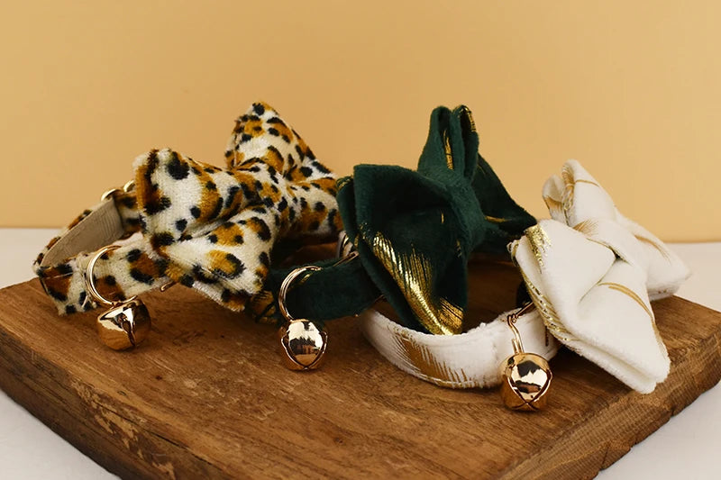 Collier de Noël pour chat en velours détail de la matière