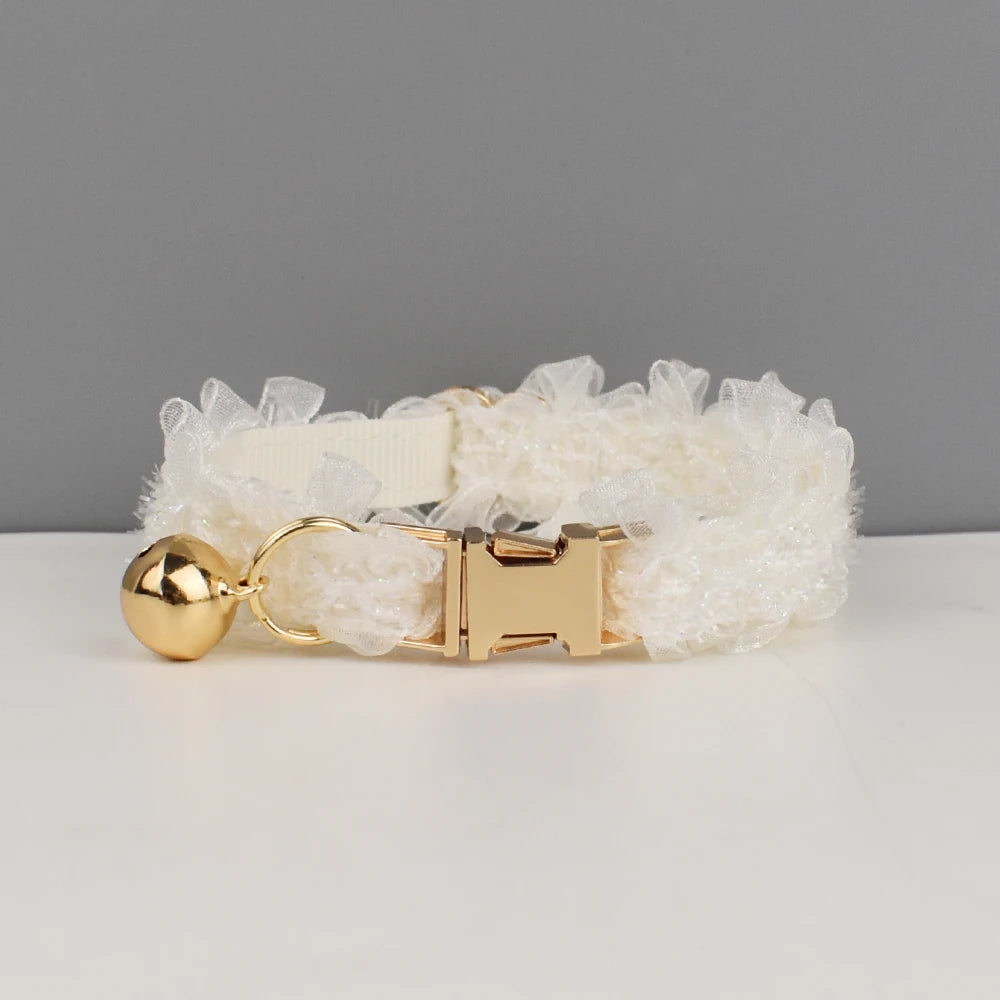 Collier en Dentelle Personnalisable pour Chat – Gravure Offerte - Blanc et bleu | Chic et Chat
