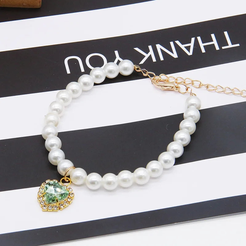Collier de perles pour chat avec coeur vert