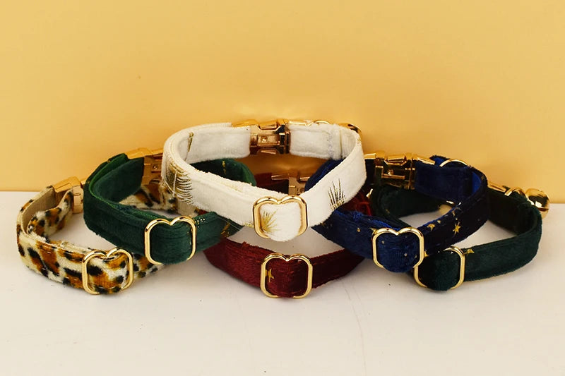 Collier de Noël pour chat en velours vue d'ensemble
